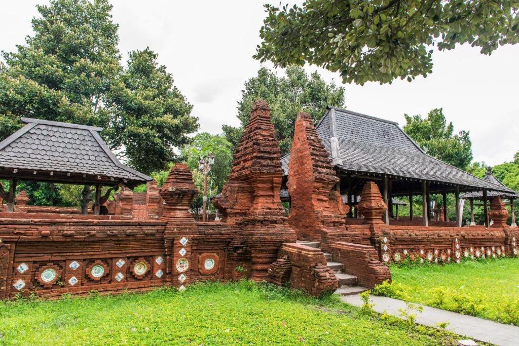 Hotel Syariah Tremigo Guesthouse Cirebon Exterior foto